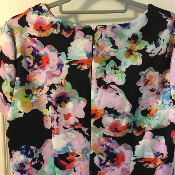 NEIMAN MARCUS NWT AUTHENTIC SHORT SLEEVES FLORAL PRINT DESIGN DRESS - Picture 10 of 14